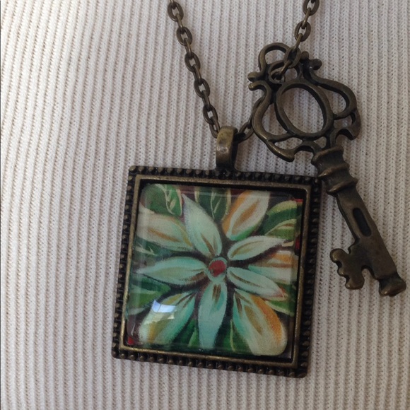 SOLD! Necklace - Picture 2 of 4